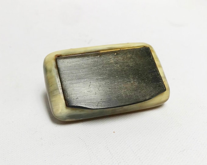 Antique snuff box made of horn / vintage snuff box