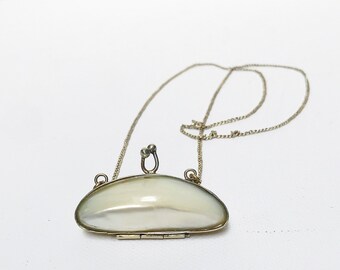 Vintage necklace with mother of pearl clip purse / silver plated / chain with mother of pearl shell box / antique