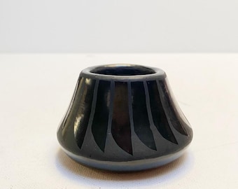 Vintage San Ildefonso Pueblo bowl, vase, black on black ceramic, signed - Gregorita Pena Baca, Navajo, Native America