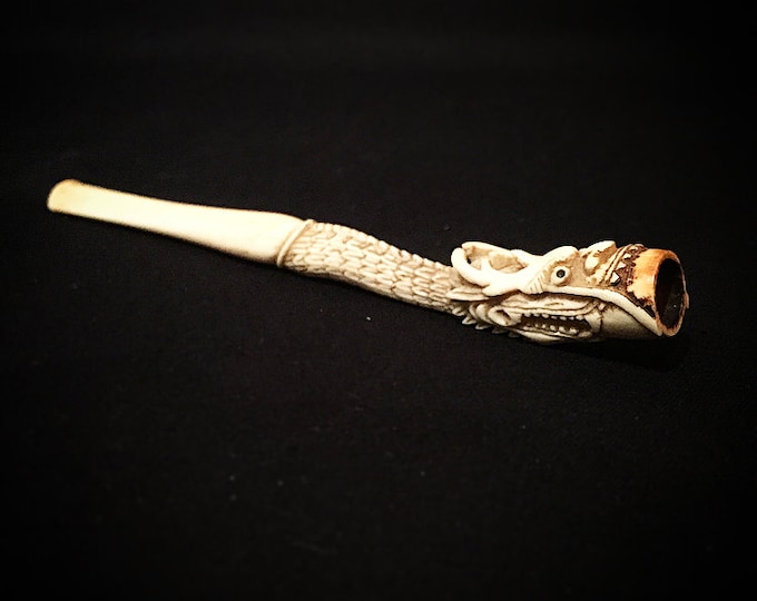 Antique / cigarette holder carved from leg / dragon head / Chinese / Asian
