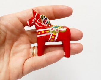 Vintage wooden Dala horse brooch - Sweden / Real Dala horse, wooden horse, orange / Scandinavia