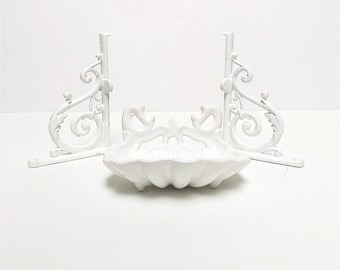 Antique French soap dish in shell shape, shelf holder made of cast iron, enameled, white, vintage, shabby chic