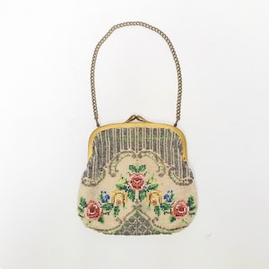 Antiguo bolso bordado con cuentas Art Déco / rosas de cuentas de semillas, embrague de flores / bolso de noche con cadena / oro