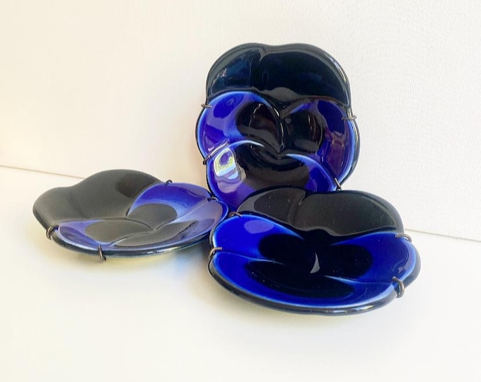 Vintage Birger Kaipiainen "Viola", Arabia Finland, Set of Three, Ceramic Plates, Wall Plates, 1967, Pansy Flower, Blue
