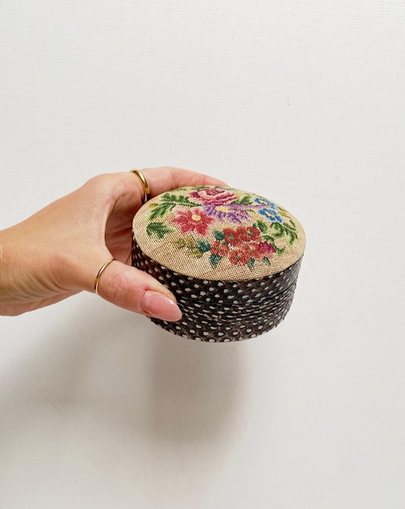 Vintage Petit Point Embroidery Mirror Box with Snake Skin / Box, Jewelry Box with Mirror / Vintage Box / Jewelry Box / Tapestry