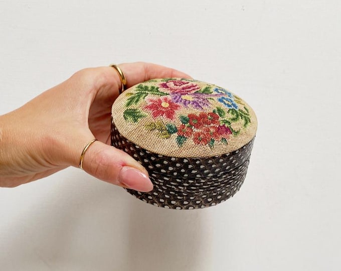 Vintage Petit Point Embroidery Mirror Box with Snake Skin / Box, Jewelry Box with Mirror / Vintage Box / Jewelry Box / Tapestry