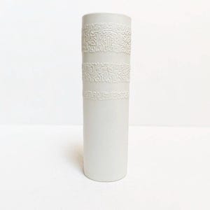 Jarrón vintage Rosenthal Studio Line – Diseño de Cuno Fischer – Porcelana bizcochada con relieve – Estilo moderno de mediados de siglo – 22 cm