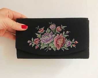 Vintage Petit Point purse, clutch bag / purse / flowers embroidered