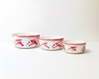 Antique Art Deco Stoneware Bowls Set with Burgundy Antique Art Deco Stoneware Bowls Set with Burgundy Splash Decor / 3 Pieces / 3 Pieces