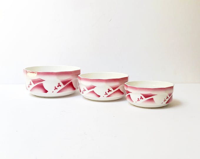 Antique Art Deco Stoneware Bowls Set with Burgundy Antique Art Deco Stoneware Bowls Set with Burgundy Splash Decor / 3 Pieces / 3 Pieces