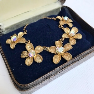 Antique Art Deco necklace, flower arrangement with rhinestones / brass flower necklace brass
