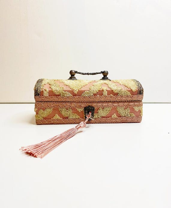 Vintage Pink Carpet Pattern Box, Lockable / Small Storage Box with Key, Jewelry Box / Box in Dusty Rose