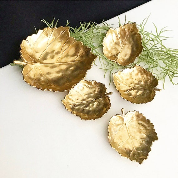 Vintage brass leaf dish / small bowl / jewelry dish / ring dish / gold