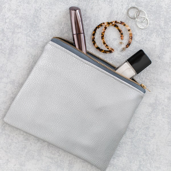 Clutch / Kleine Tasche  Kosmetiktasche "Silber Kunstleder"