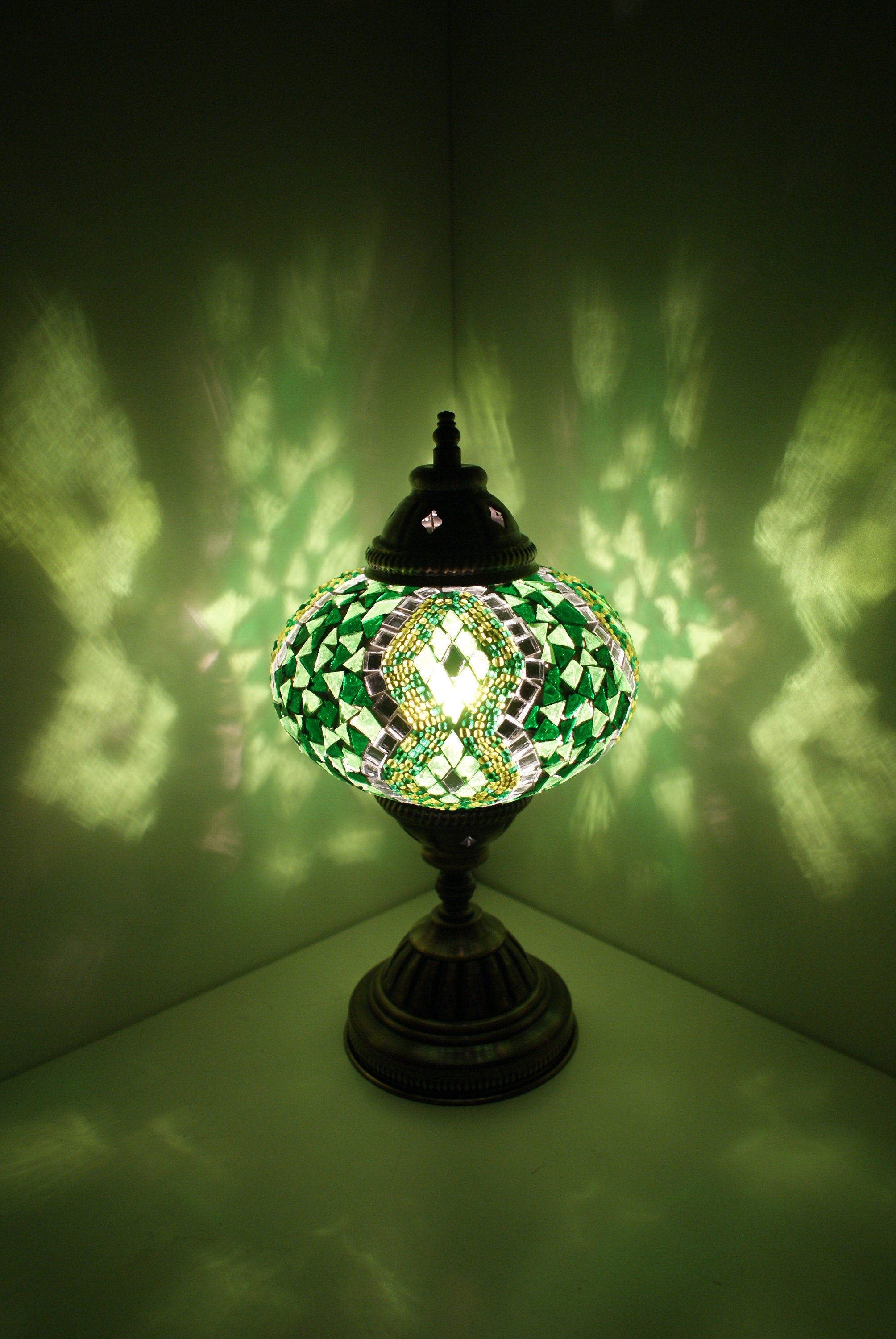 Acquista lampada turca da tavolo con tonalità verde smeraldo 35 cm