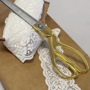 Ivory Stretch Lace Trimming: Spandex Lace