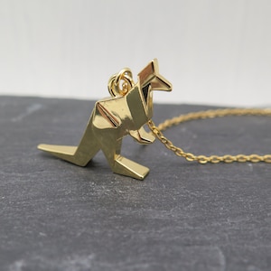 Collier géométrique - kangourou origami plaqué or - collier acier inoxydable Japon papier plié or Australie cadeau animal bijoux animaux amour