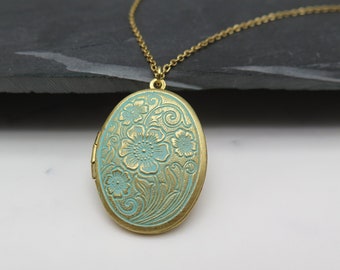 Vintage floral style - Gold-plated locket with antique patina, turquoise, blue, green, stainless steel chain, retro gift for photos, keepsakes, love, spring, summer