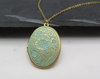 Flower vintage style medallion gold plated with antique patina turquoise blue green - stainless steel chain / retro / gift for a photo memory