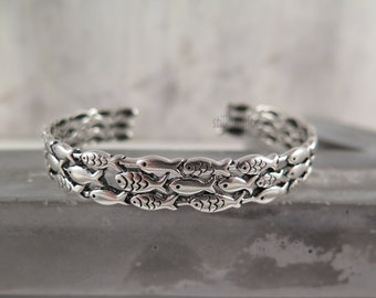 Bangle - school of fish - silver plated fish bracelet antique blackened animal jewelry cuff retro sea style maritime jewelry sea lovers love