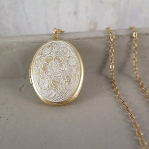 BESTSELLER Flower Vintage Style Locket Gold Plated Patina Antique White Stainless Steel Chain Gift Photo Memory Wedding Love Spring image 2