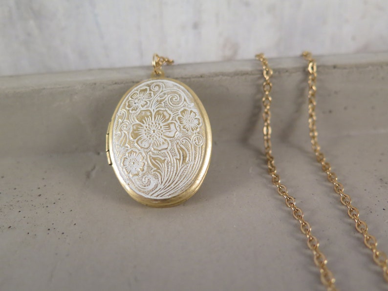 BESTSELLER Flower Vintage Style Locket Gold Plated Patina Antique White Stainless Steel Chain Gift Photo Memory Wedding Love Spring image 2