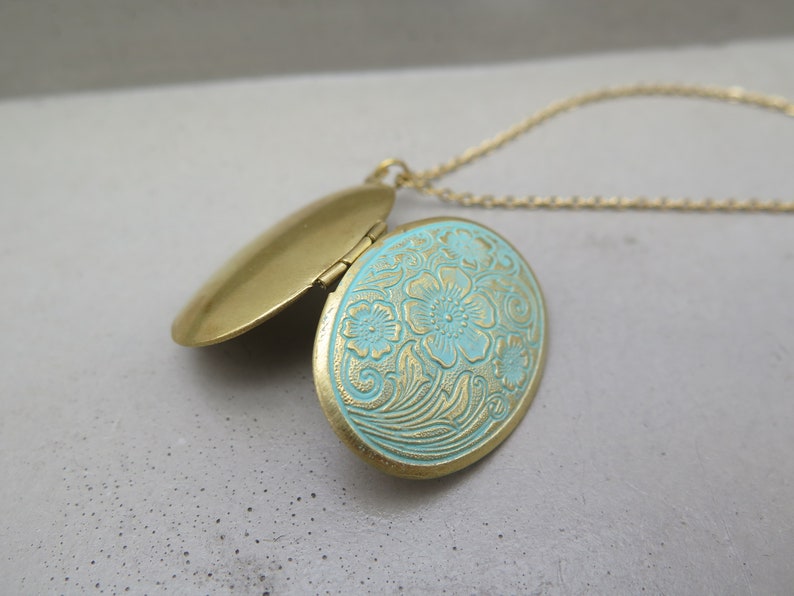 Flower vintage style medallion gold plated with antique patina turquoise blue green stainless steel chain / retro / gift for a photo memory image 3