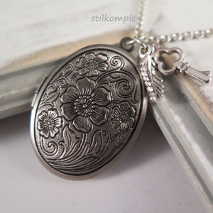 Flowers medallion old silver with key and leaf - oval for a photo reminder vintage great gift