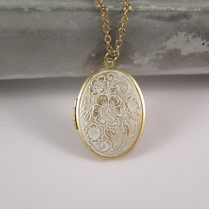 BESTSELLER Flower Vintage Style Locket Gold Plated Patina Antique White Stainless Steel Chain Gift Photo Memory Wedding Love Spring image 4