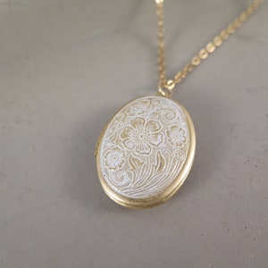 BESTSELLER Flower Vintage Style Locket Gold Plated Patina Antique White Stainless Steel Chain Gift Photo Memory Wedding Love Spring image 3