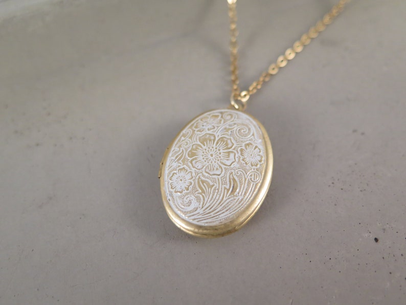 BESTSELLER Flower Vintage Style Locket Gold Plated Patina Antique White Stainless Steel Chain Gift Photo Memory Wedding Love Spring image 3