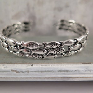 Bangle school of fish silver plated fish bracelet antique blackened animal jewelry cuff retro sea style maritime jewelry sea lovers love image 2