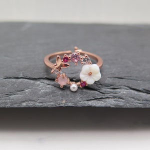 Ring Kranz Blume Schmetterling roségold Perle weiß verstellbar rosévergoldet Glitzer Kristalle rosa weiss pink Hochzeit Boho Braut top Bild 3