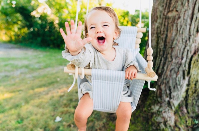 Made in USA, Grau und weiß, Babyschaukel, Kinderschaukel, Indoor Schaukel, Baby deko, Kinderzimmer Deko, Stoffschaukel, Kinderschaukel, Hochrücken Bild 7