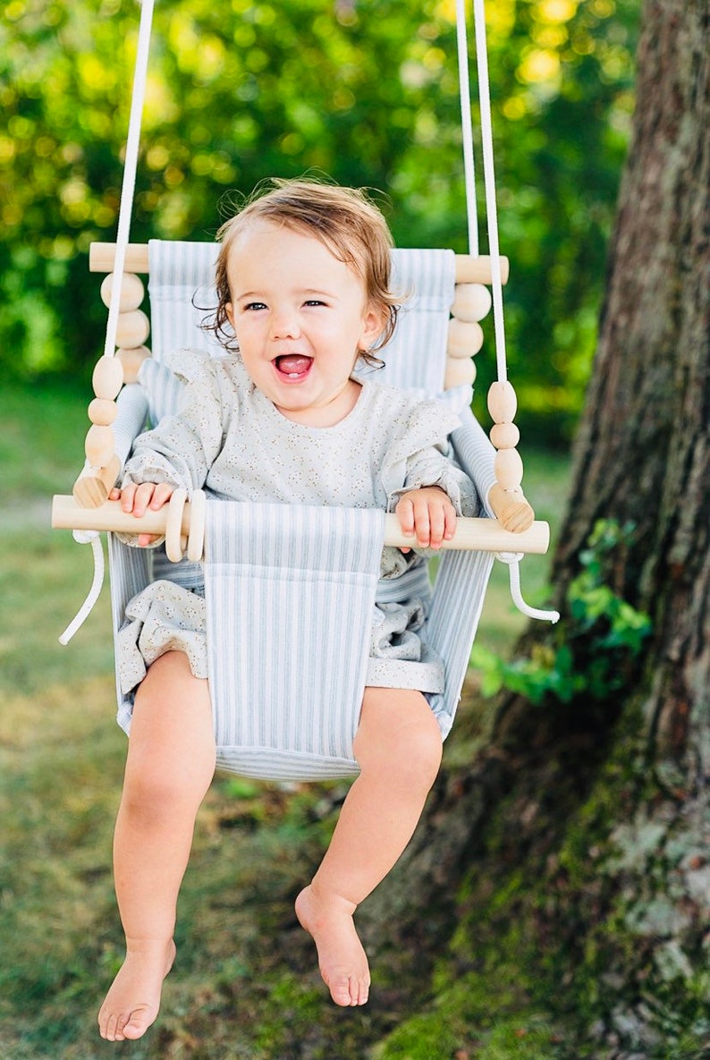 Made in USA, Grau und weiß, Babyschaukel, Kinderschaukel, Indoor Schaukel, Baby deko, Kinderzimmer Deko, Stoffschaukel, Kinderschaukel, Hochrücken Bild 1