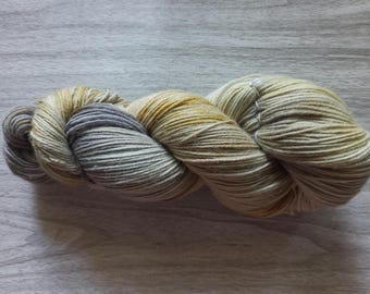 Sock yarn...100% plant dyeing/hand dyeing/solar dyeing 1 x 100g
