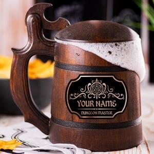 Dungeon Master Beer Mug With Lid, Personalized Dungeons and Dragon Tankard, Groomsman DnD Stein