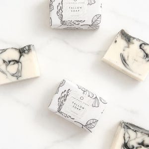 Jabón en barra de sebo de vacas alimentadas con pasto con aceite esencial de pachulí / Proceso en frío, cuidado natural de la piel