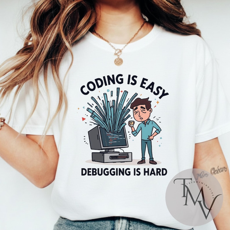 Op de afbeelding: Een witte keramische mok met een zwart handvat en de tekst "But First, Coffee" in een zwarte, handgeschreven lettertype. De mok staat op een wit oppervlak.