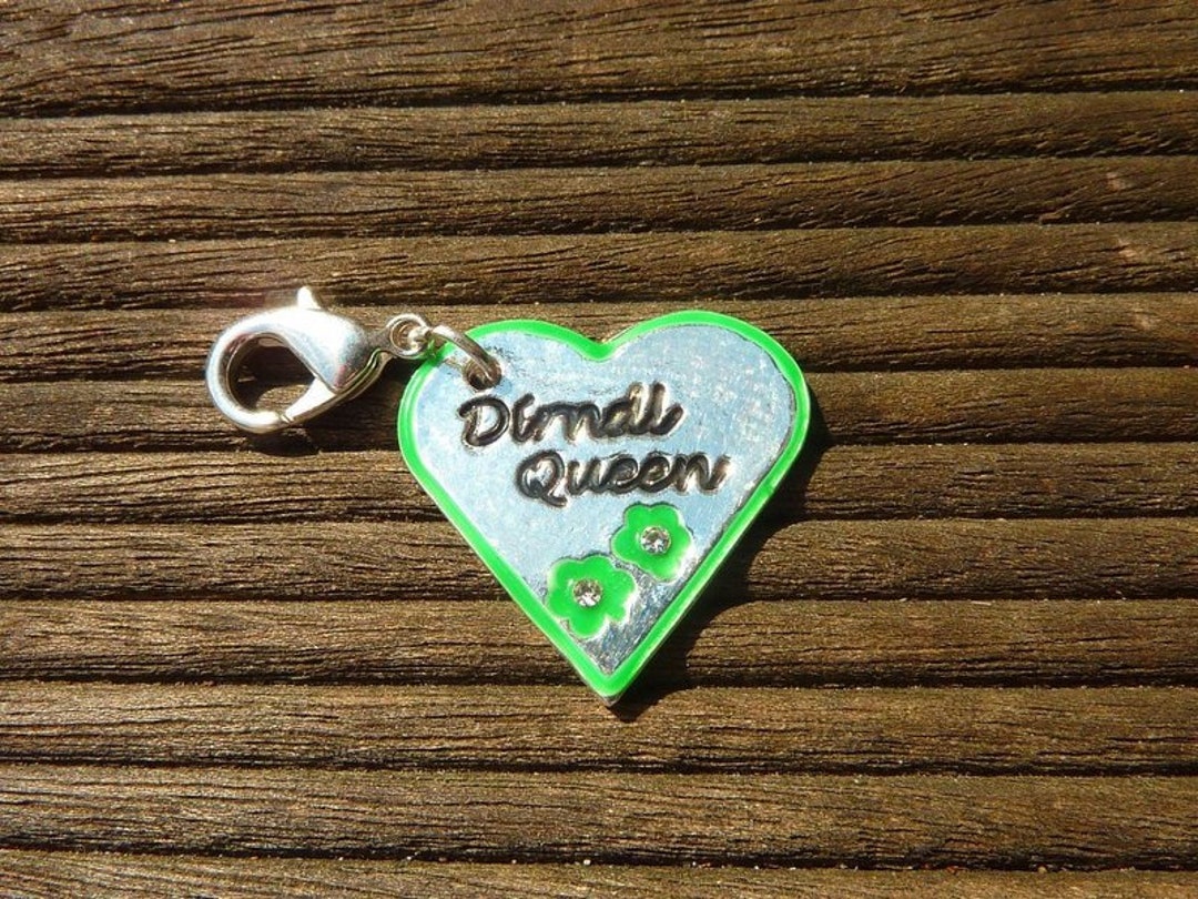 伝統衣装チャームペンダント オクトーバーフェスト DIRNDLQUEEN - Etsy