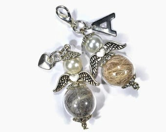 Gedenkschmuck Engelchen mit Wunschfarbe, personalisiert mit Buchstabe oder Charm versilbert, befüllbar mit Tierhaar, Fell, Asche, Andenken