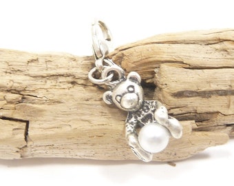 Charm pendant bear with pearl