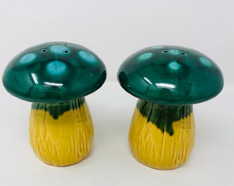 Vintage 1970s Mushroom Salt and Pepper Shakers: Retro Kitchen Decor