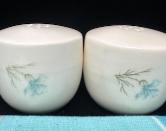 Taylor Smith and Taylor Boutonniere Salt Pepper Shakers – 1950s Pastel Floral Set