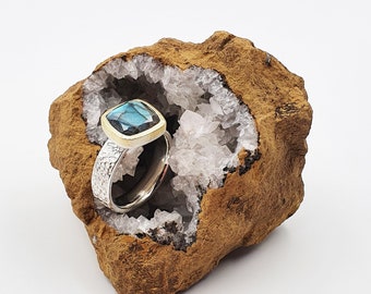 Ring with labradorite in gold setting