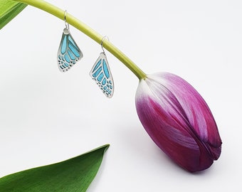 シルバーにエナメルを施したイヤリング