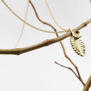 Chaîne et pendentif en or avec un diamant