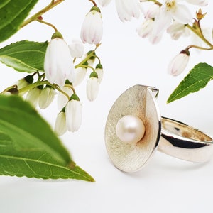 Silver ring with pearl