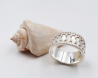 Zilveren ring met decoratie