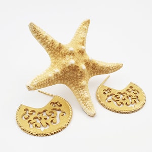 gold-plated stud earrings with pattern